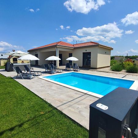 Villa Mattina, With Heated Pool And Jacuzzi Привлака Екстер'єр фото