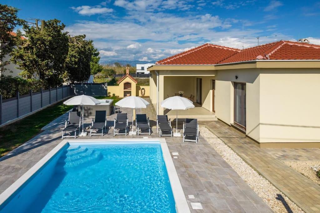 Villa Mattina, With Heated Pool And Jacuzzi Привлака Екстер'єр фото