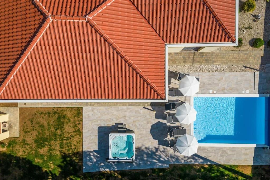 Villa Mattina, With Heated Pool And Jacuzzi Привлака Екстер'єр фото