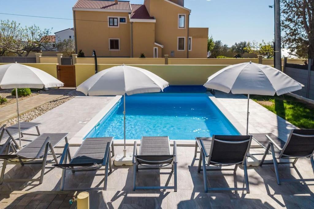 Villa Mattina, With Heated Pool And Jacuzzi Привлака Екстер'єр фото
